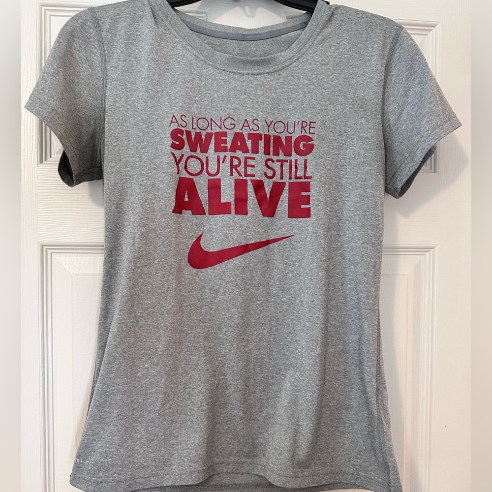 Nike Athletic Top Small Gray Short Sleeve Workout Dri Fit Graphic Tee Womens
